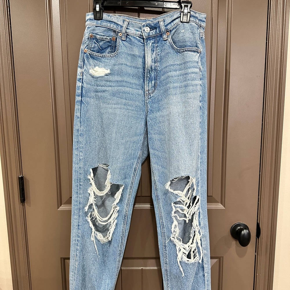 American Eagle Outfitters Light Blue Distressed Boyfriend Jeans